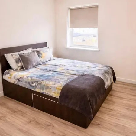 Luxury - Sleeps 6 Villa *