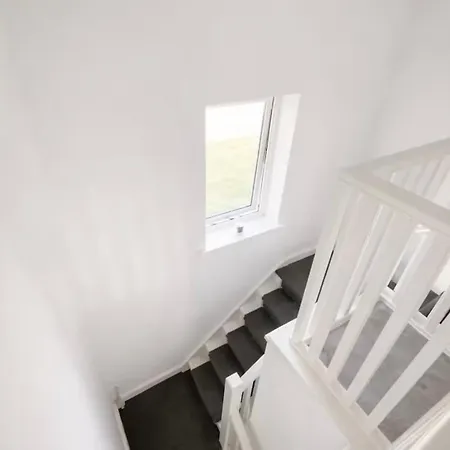 Villa Luxury - Sleeps 6 *