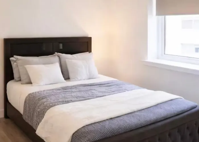 Luxury - Sleeps 6 Villa *